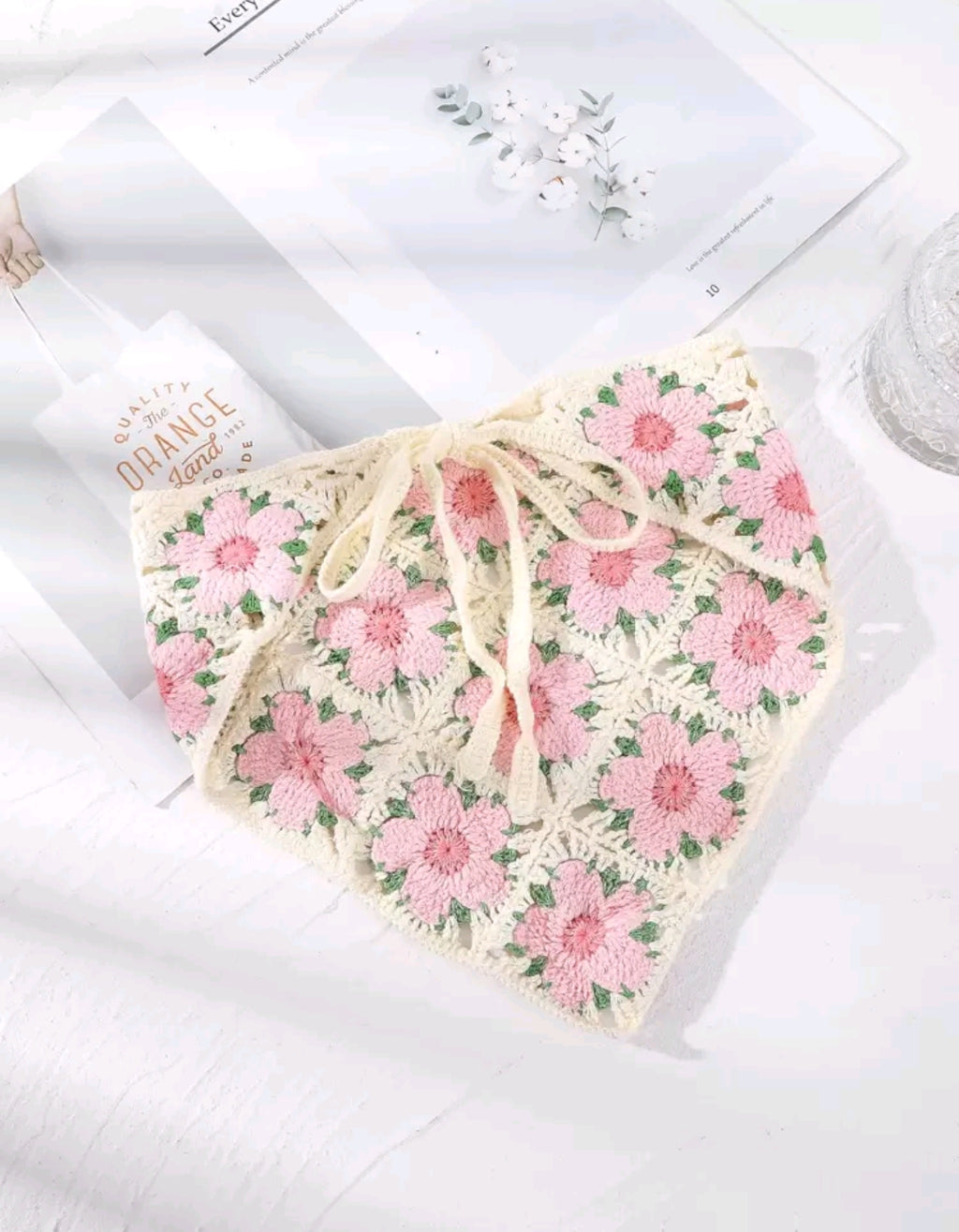 PRETTY IN FLOWERS